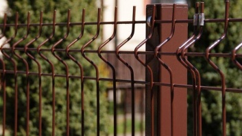3D panel fence Zn + PVC RAL8017 brown
