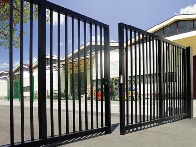 Территориальные ворота с двойными воротами с металлическим наполнением