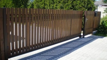 Раздвижные ворота с Одностороннее заполнение деревянных досок