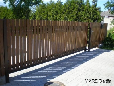 Sliding gates with One-sided filling of wooden boards