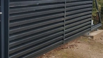 Sliding gates with Alu-Zinc blinds