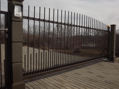 Sliding gates with metal tubing 20 * 20 filling