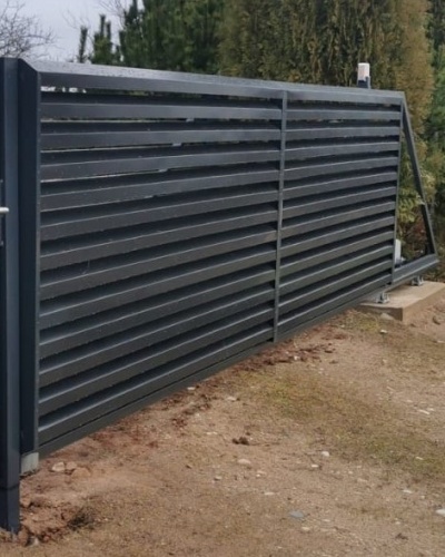 Sliding gates with Alu-Zinc blinds